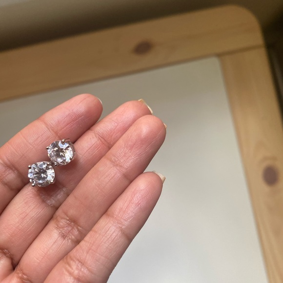 🔥ITALO CLASSIC🔥4 WHITE SAPPHIRE STUD EARRINGS - Picture 9 of 9